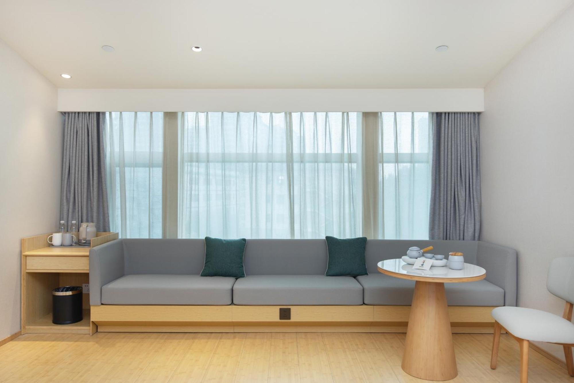 Quanji Hongqiao Gubei No 1 Guest house Shanghai