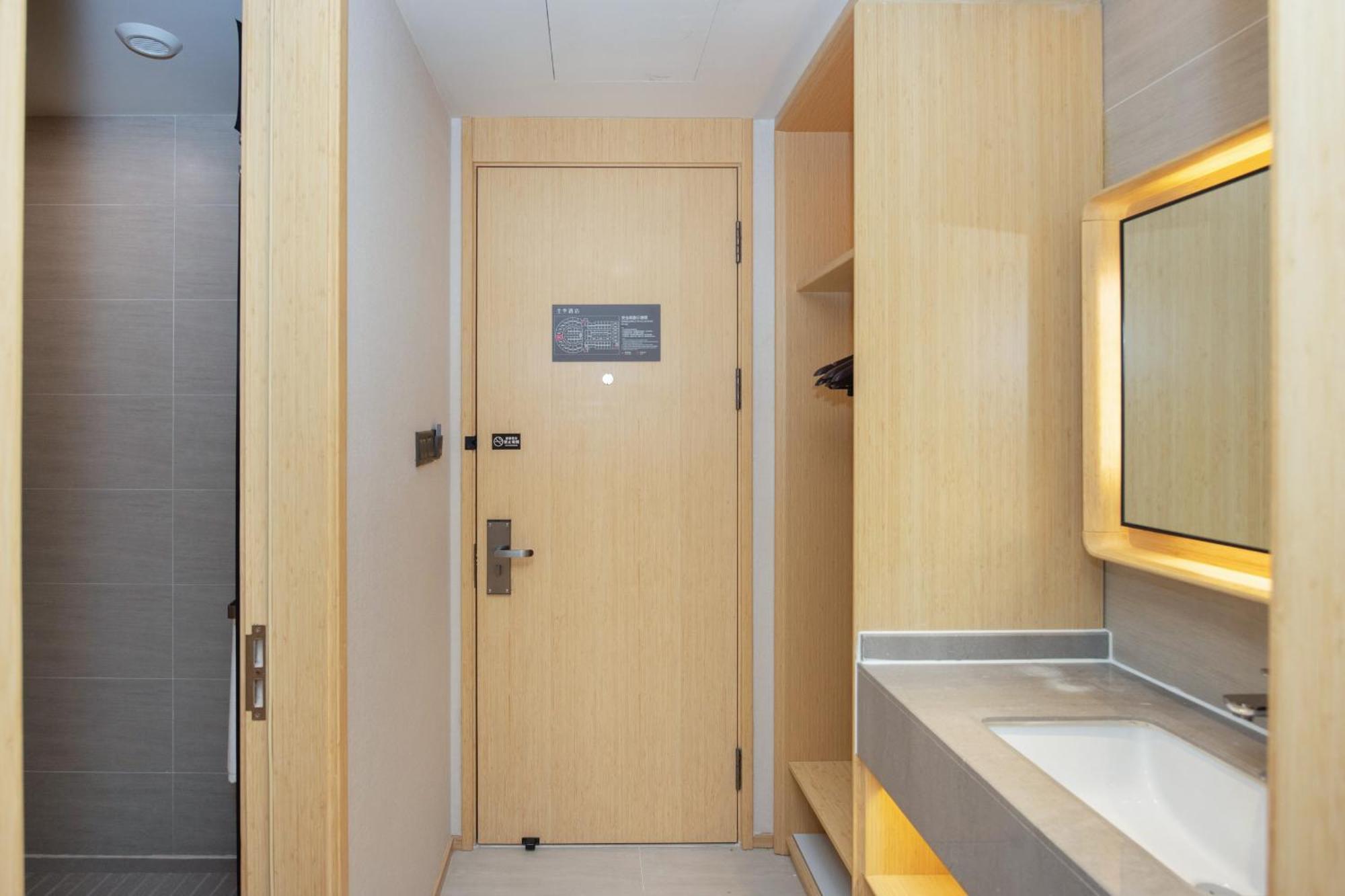 Guest house Quanji Hongqiao Gubei No 1 *